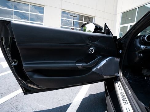 Used 2019 Ferrari Portofino RWD image 27