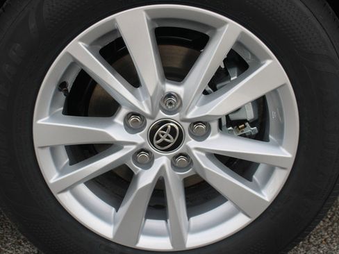 Used 2026 Toyota Camry LE w/ Convenience Package AWD/4WD image 29