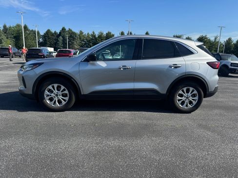 Used 2024 Ford Escape Active AWD/4WD image 2