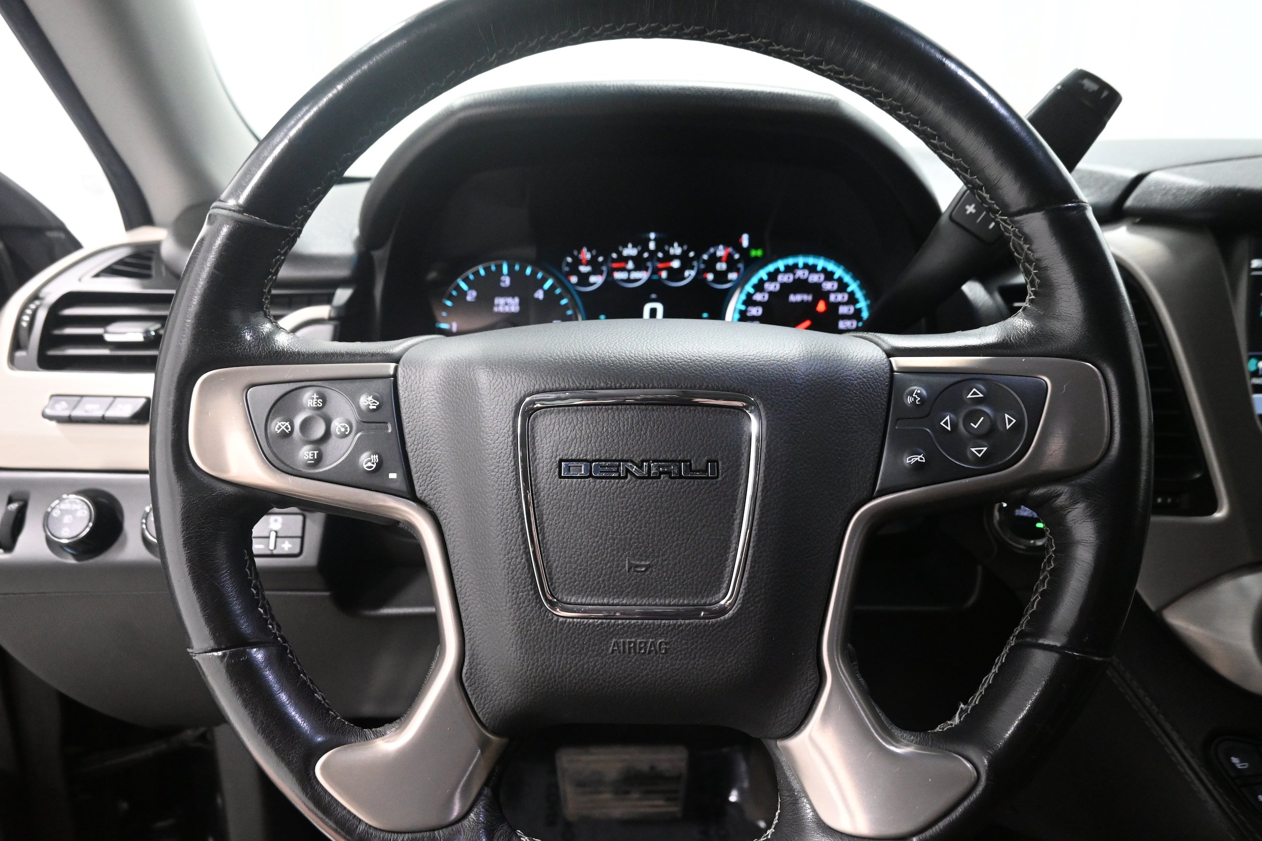 Used 2019 GMC Yukon Denali w/ Denali Ultimate Package AWD/4WD image 10