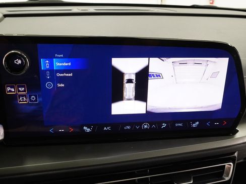 Used 2024 Chevrolet Traverse LT FWD image 33