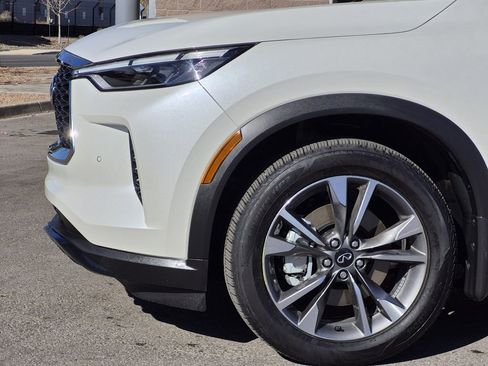 Certified 2025 INFINITI QX60 Luxe w/ Vision Package image 6