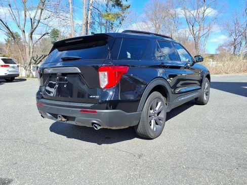 Certified 2022 Ford Explorer XLT w/ Equipment Group 202A AWD/4WD image 3