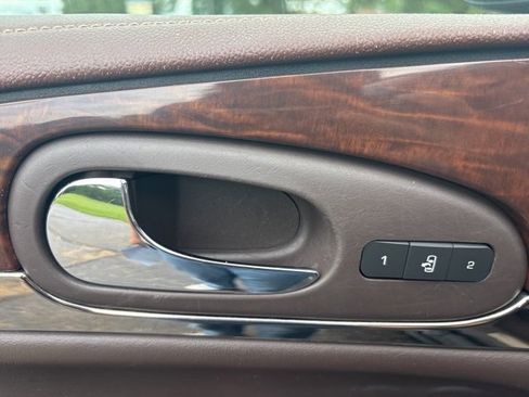 Used 2014 Buick Enclave Premium w/ Trailering Provision Package image 17