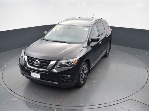 Used 2017 Nissan Pathfinder Platinum w/ Cargo Package image 38