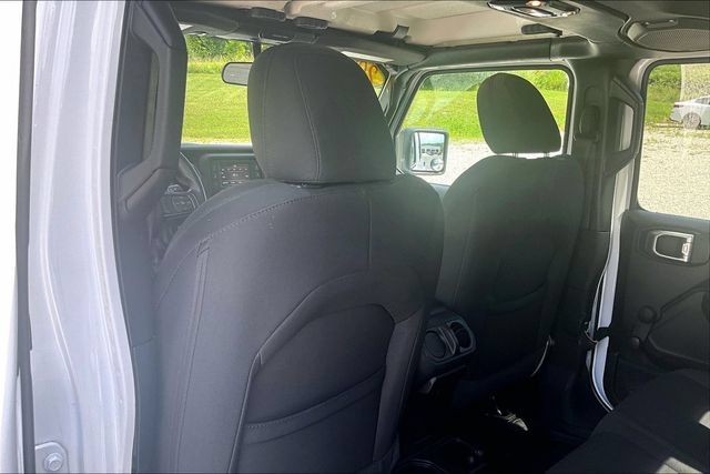 Used 2021 Jeep Gladiator Sport w/ Trailer Tow Package AWD/4WD image 32