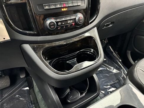 Used 2019 Mercedes-Benz Metris Passenger image 37