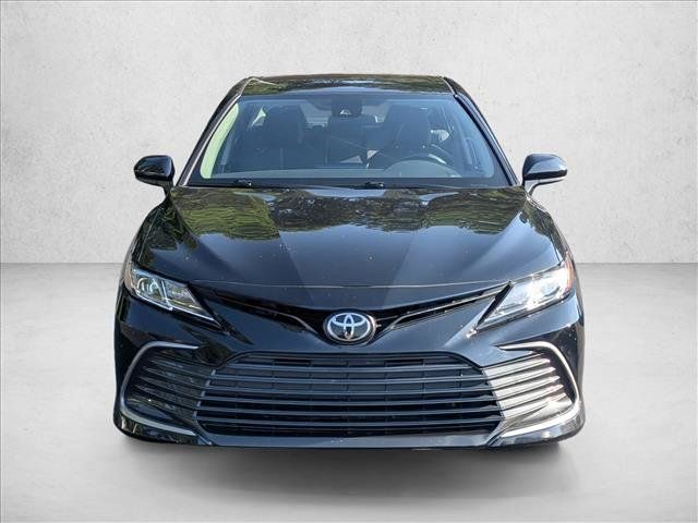 Used 2022 Toyota Camry LE FWD image 2