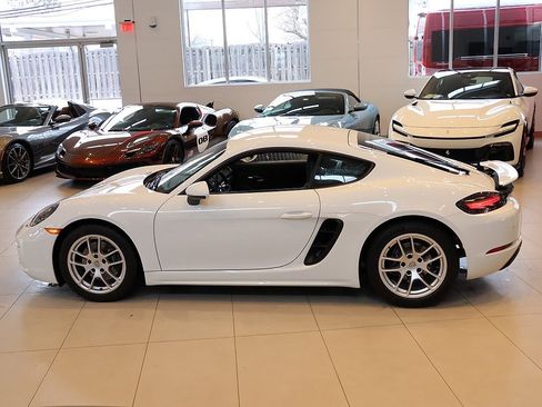 Used 2021 Porsche 718 Cayman image 3