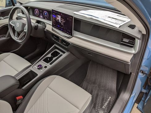 New 2025 Volkswagen Tiguan SE image 21
