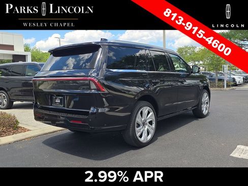 Certified 2025 Lincoln Navigator Reserve AWD/4WD image 4
