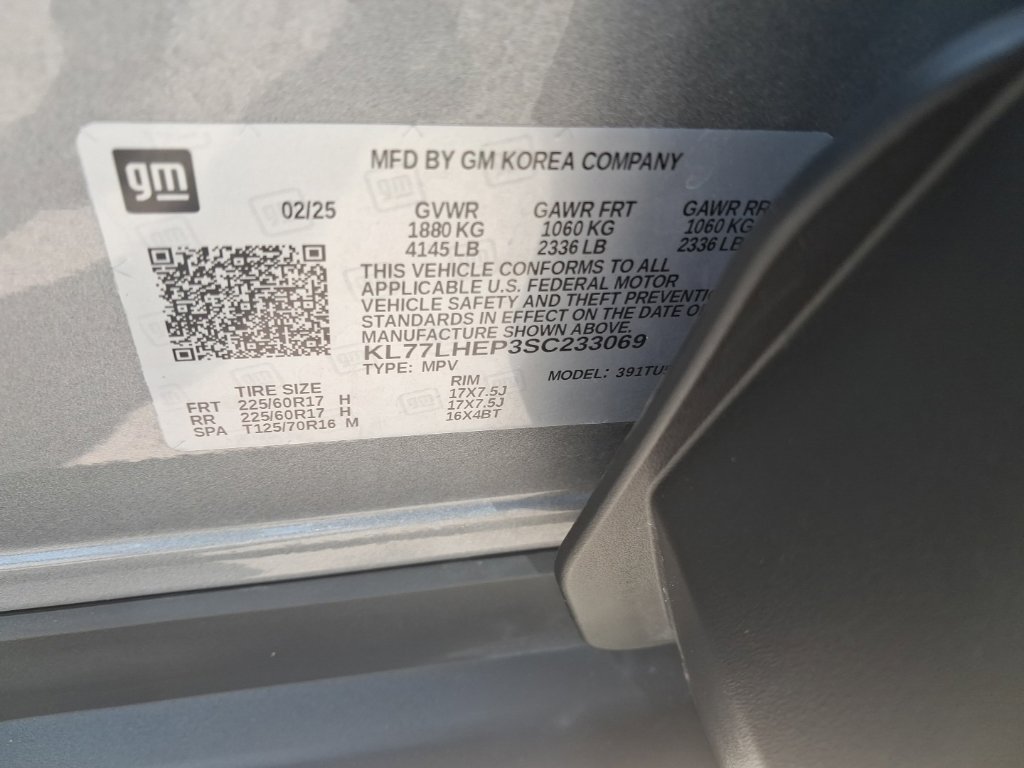Used 2025 Chevrolet Trax LT w/ LT Convenience Package FWD image 3