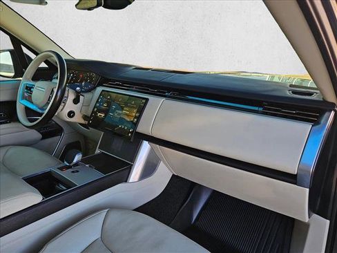 Used 2024 Land Rover Range Rover Long Wheelbase Autobiography image 26
