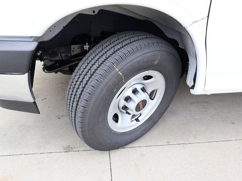 New 2026 GMC Savana 2500 w/ Enhanced Convenience Package RWD image 29