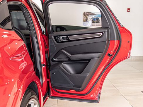 Used 2022 Porsche Cayenne GTS AWD/4WD image 41