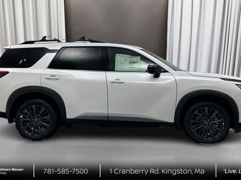 New 2026 Nissan Pathfinder SL w/ SL Premium Package image 4