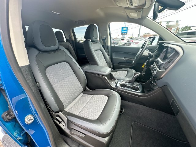 Used 2022 Chevrolet Colorado Z71 AWD/4WD image 38