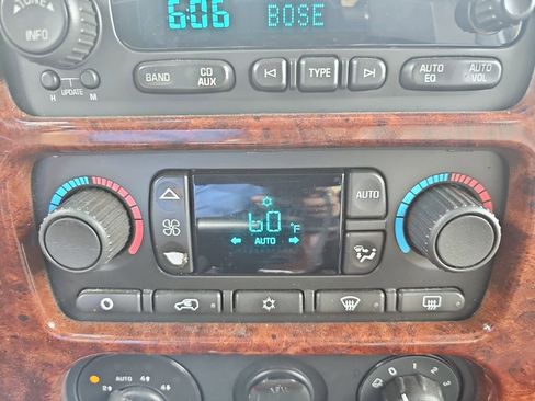 Used 2007 GMC Envoy SLT AWD/4WD image 25
