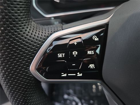 Used 2024 Volkswagen Tiguan SEL R-Line image 18