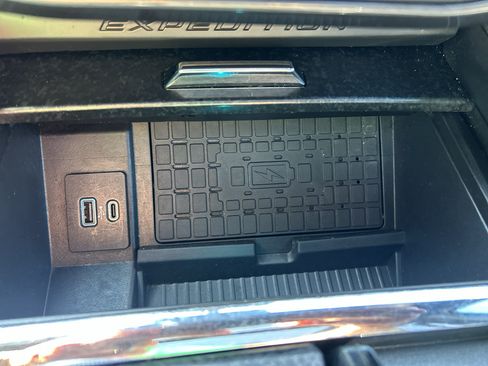 Used 2022 Ford Expedition Limited RWD image 32
