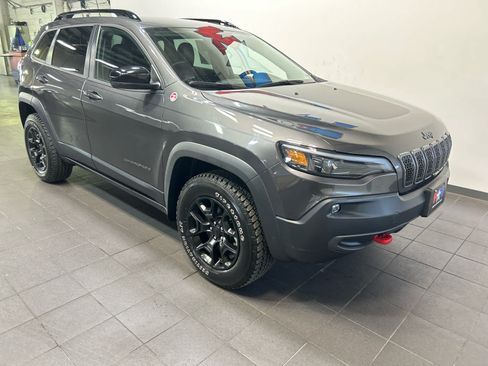 Used 2022 Jeep Cherokee Trailhawk w/ Trailer Tow Group AWD/4WD image 2