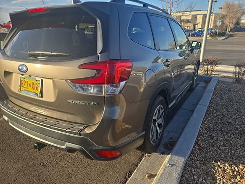 Used 2019 Subaru Forester Premium image 5