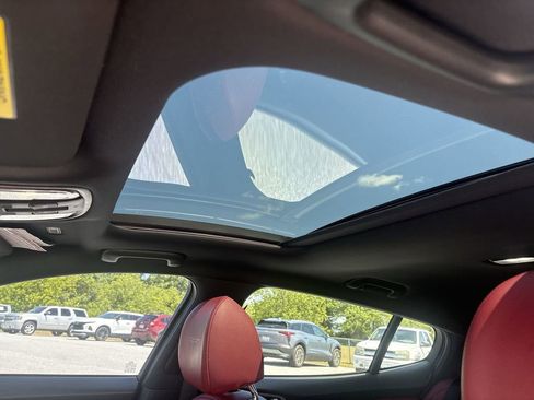 Used 2018 Kia Stinger GT1 RWD image 18