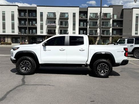 Used 2025 Chevrolet Colorado ZR2 w/ Technology Package AWD/4WD image 4