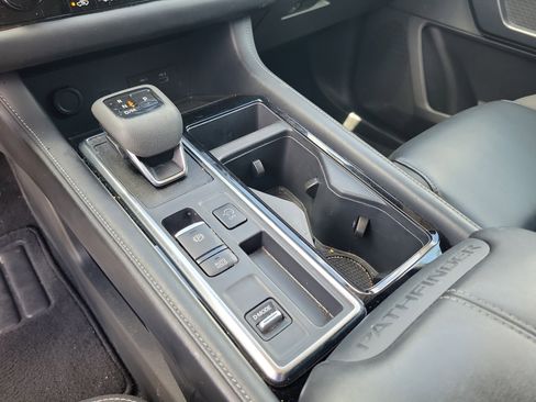 Certified 2024 Nissan Pathfinder SL FWD image 24