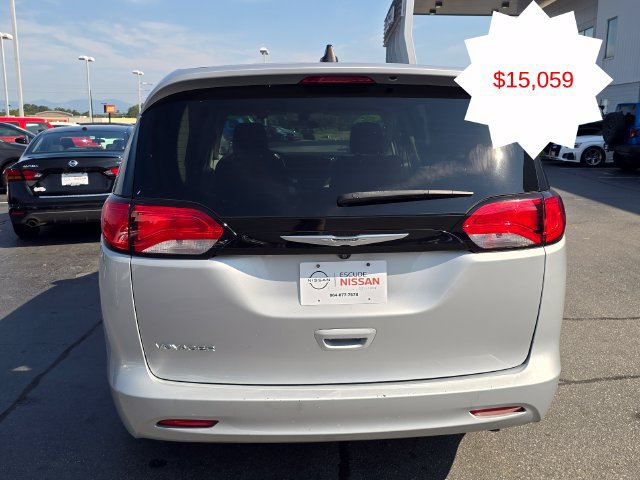 Used 2022 Chrysler Voyager LX FWD image 4