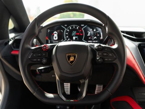 Used 2024 Lamborghini Revuelto image 11