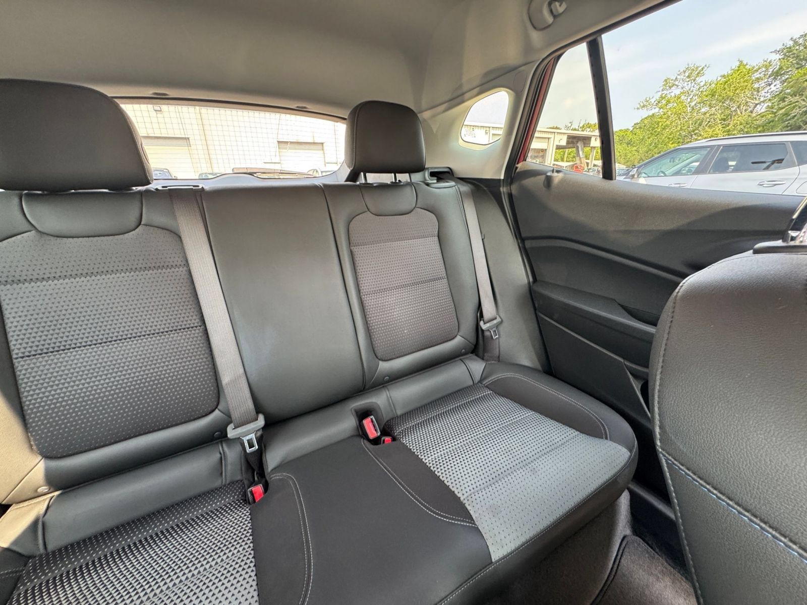 Used 2025 Chevrolet Trax LT FWD image 35