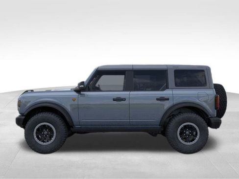 New 2025 Ford Bronco Badlands image 3