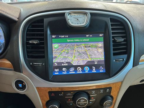 Used 2014 Chrysler 300 C RWD image 9