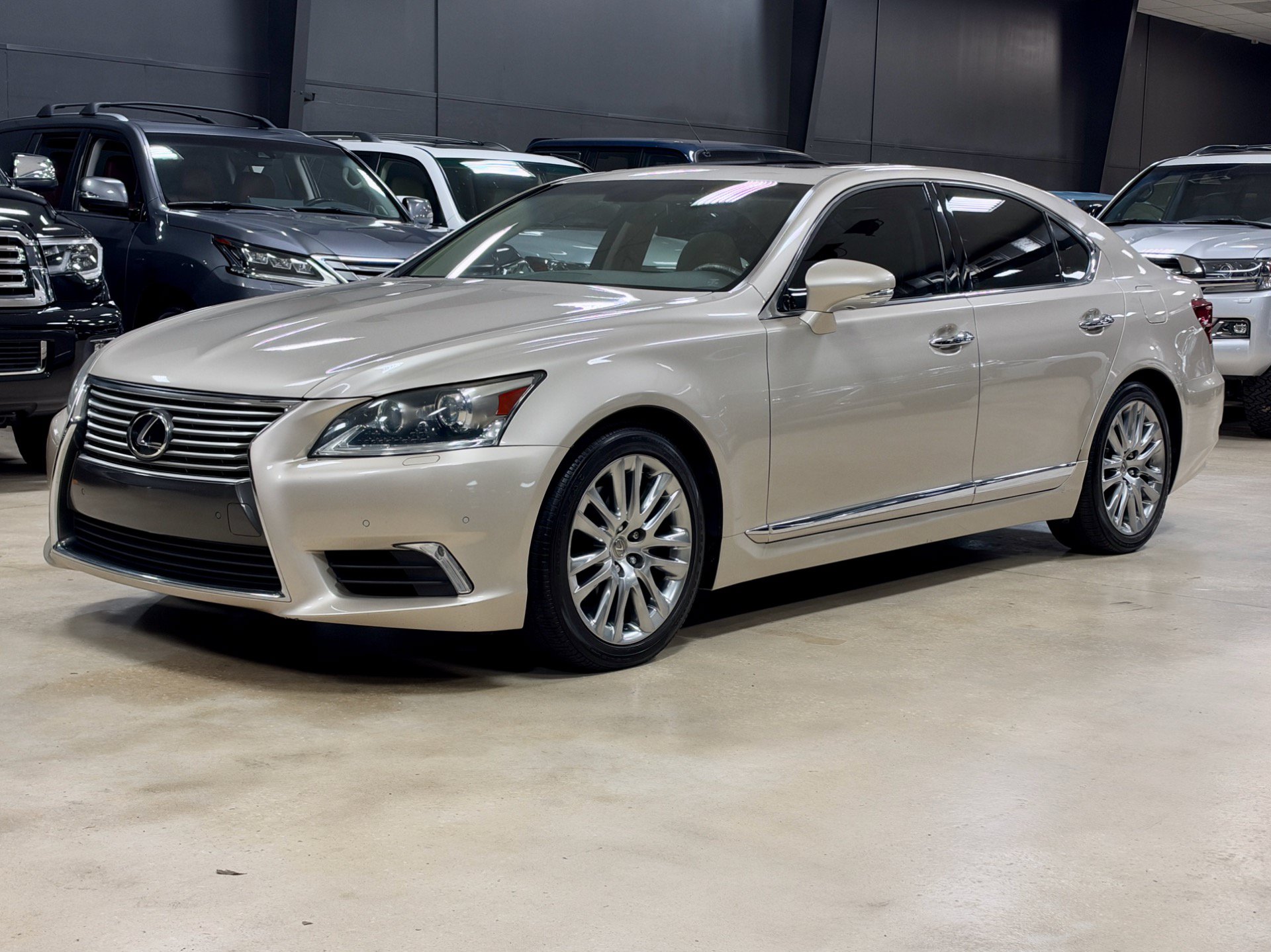 Used 2014 Lexus LS 460 w/ Comfort Package RWD image 1