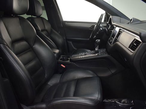 Used 2017 Porsche Macan Turbo image 20