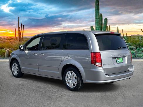Used 2017 Dodge Grand Caravan SE w/ UConnect Hands-Free Group FWD image 5