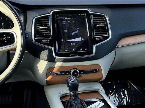 Used 2021 Volvo XC90 T6 Momentum w/ Protection Package Premier image 6