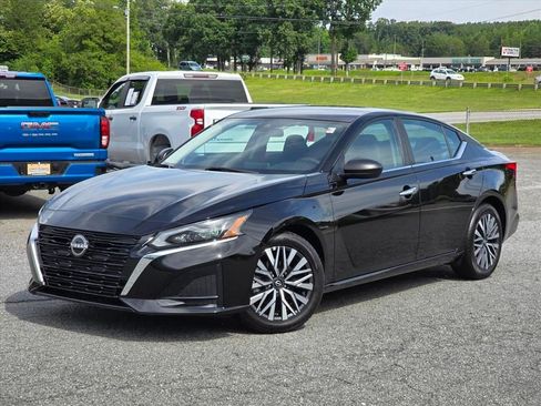 Used 2025 Nissan Altima 2.5 SV FWD image 2