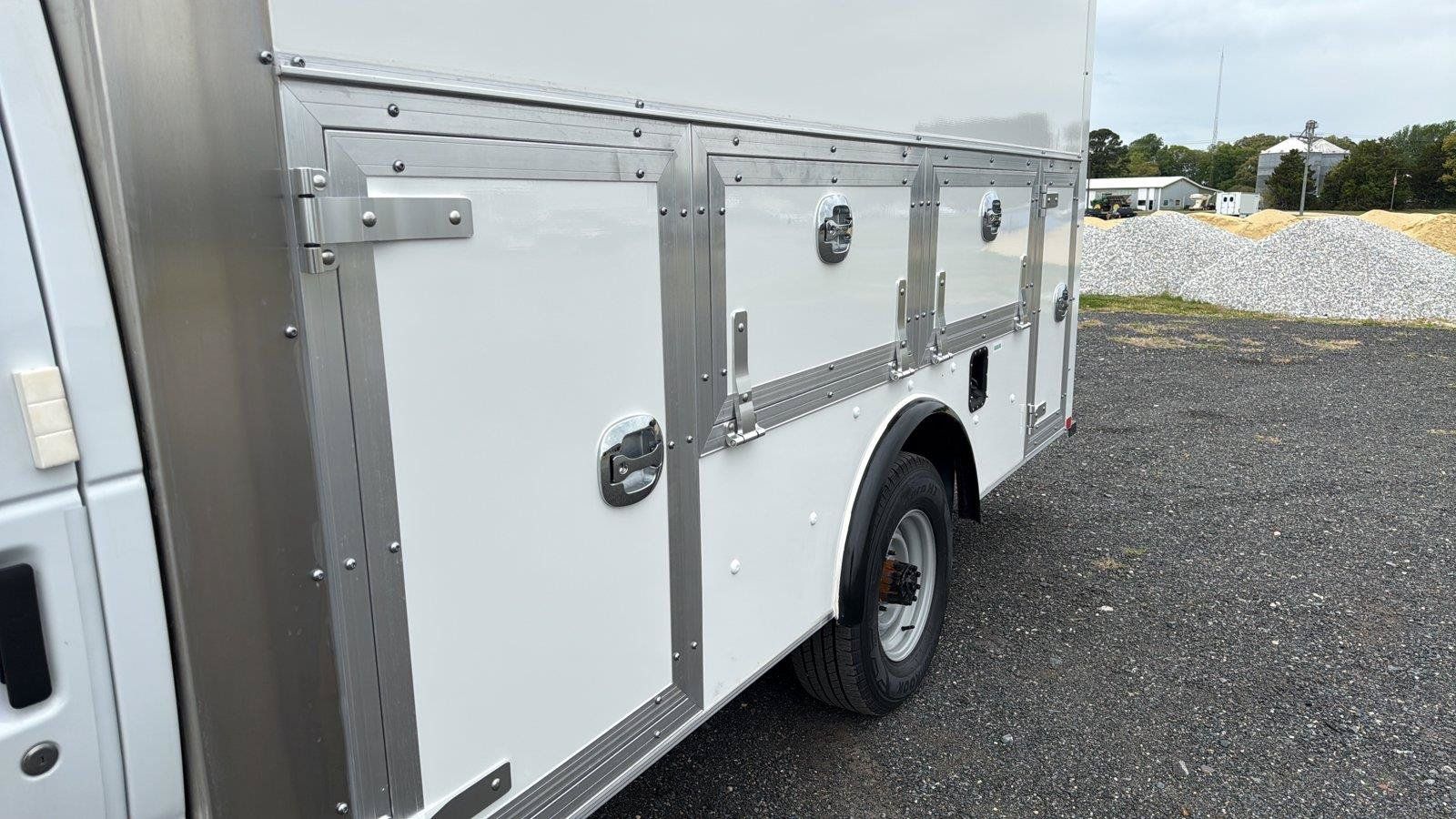 New 2027 Ford E-350 and Econoline 350 Super Duty w/ Power Equipment Group RWD image 30