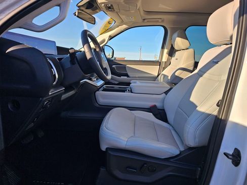 Certified 2025 Ford Expedition Max Platinum image 11