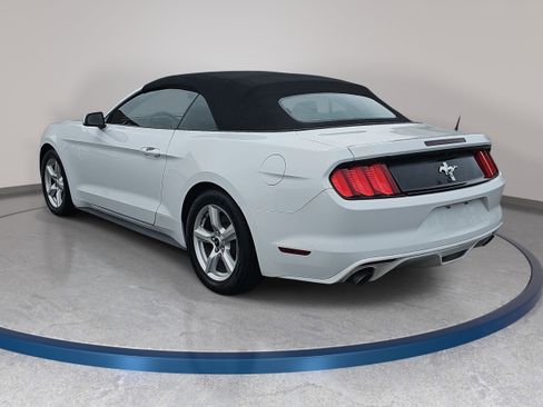 Used 2017 Ford Mustang Convertible RWD image 7