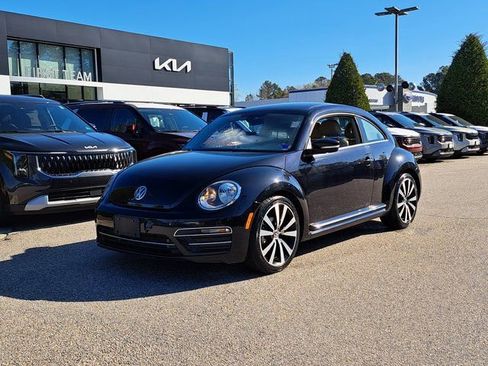 Used 2018 Volkswagen Beetle 2.0T SE image 2