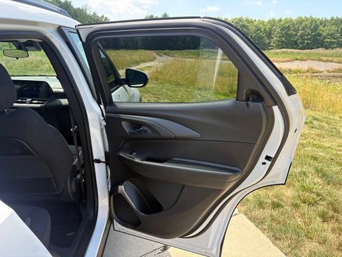 Used 2026 Chevrolet TrailBlazer LT w/ LT Cold Weather Package FWD image 30