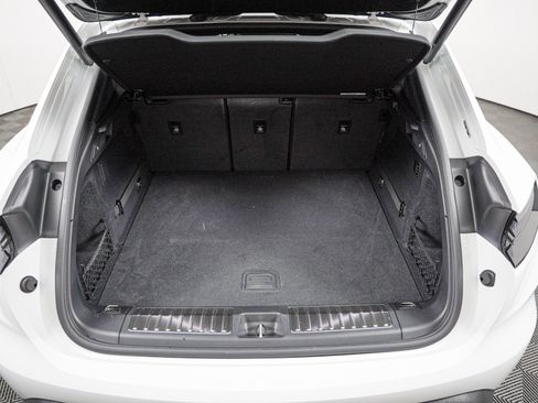 Certified 2025 Porsche Macan Electric w/ Premium Package RWD image 24
