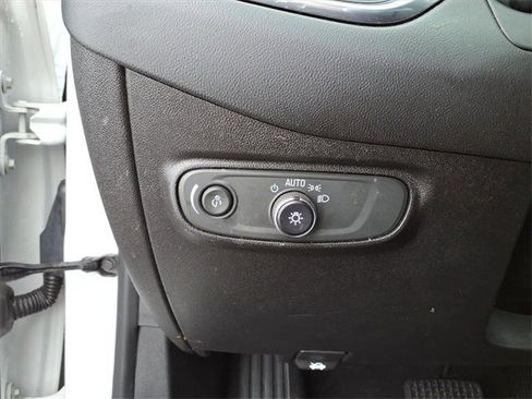 Used 2019 Chevrolet Equinox LT w/ Sun & Navigation Package image 15