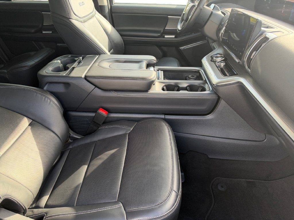 Used 2025 Ford Expedition Platinum AWD/4WD image 16