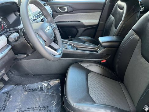 Used 2025 Jeep Compass Latitude AWD/4WD image 30