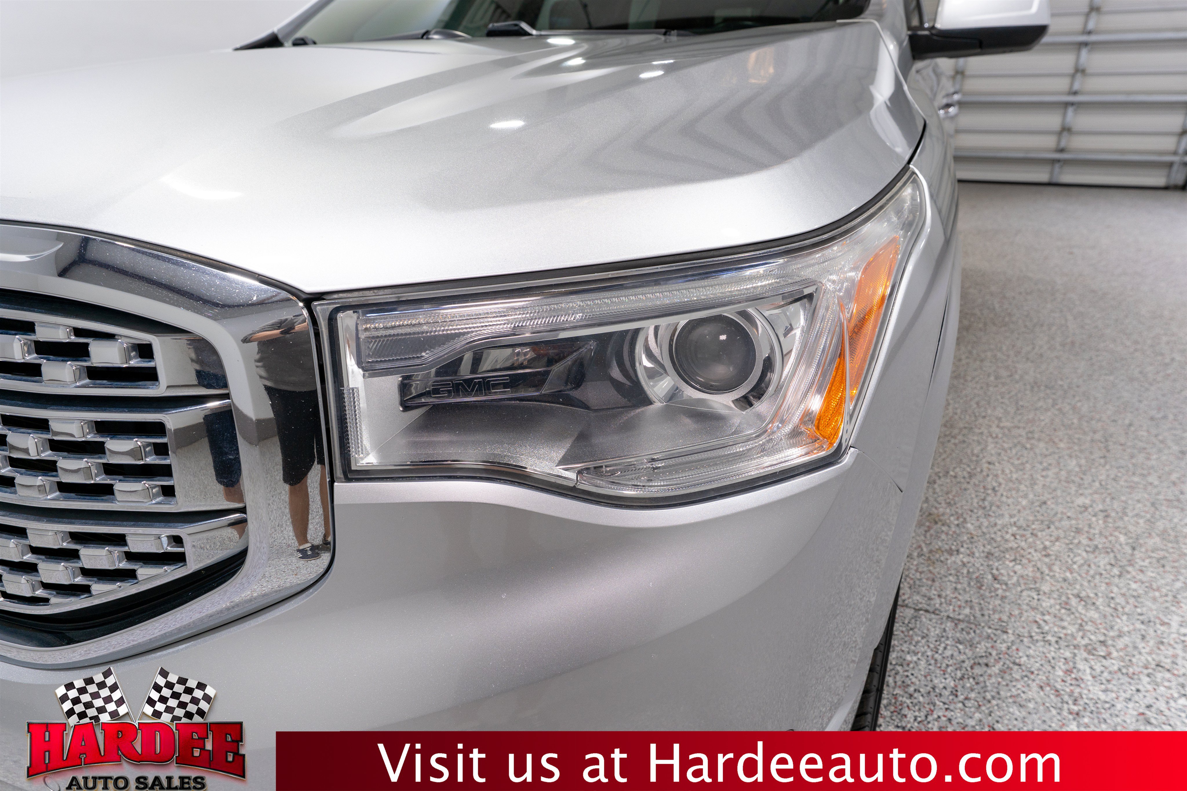 Used 2017 GMC Acadia Denali w/ Technology Package FWD image 8