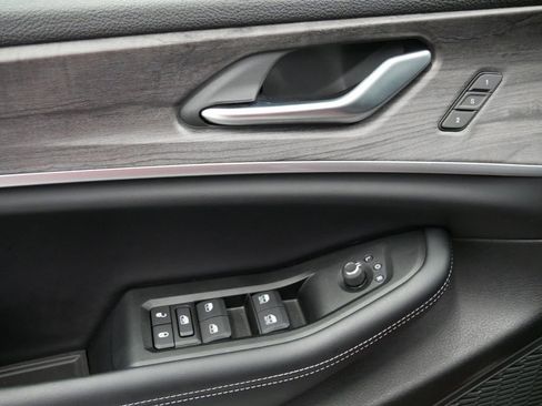 Certified 2025 Jeep Grand Cherokee L Limited w/ Luxury Tech Group II image 40